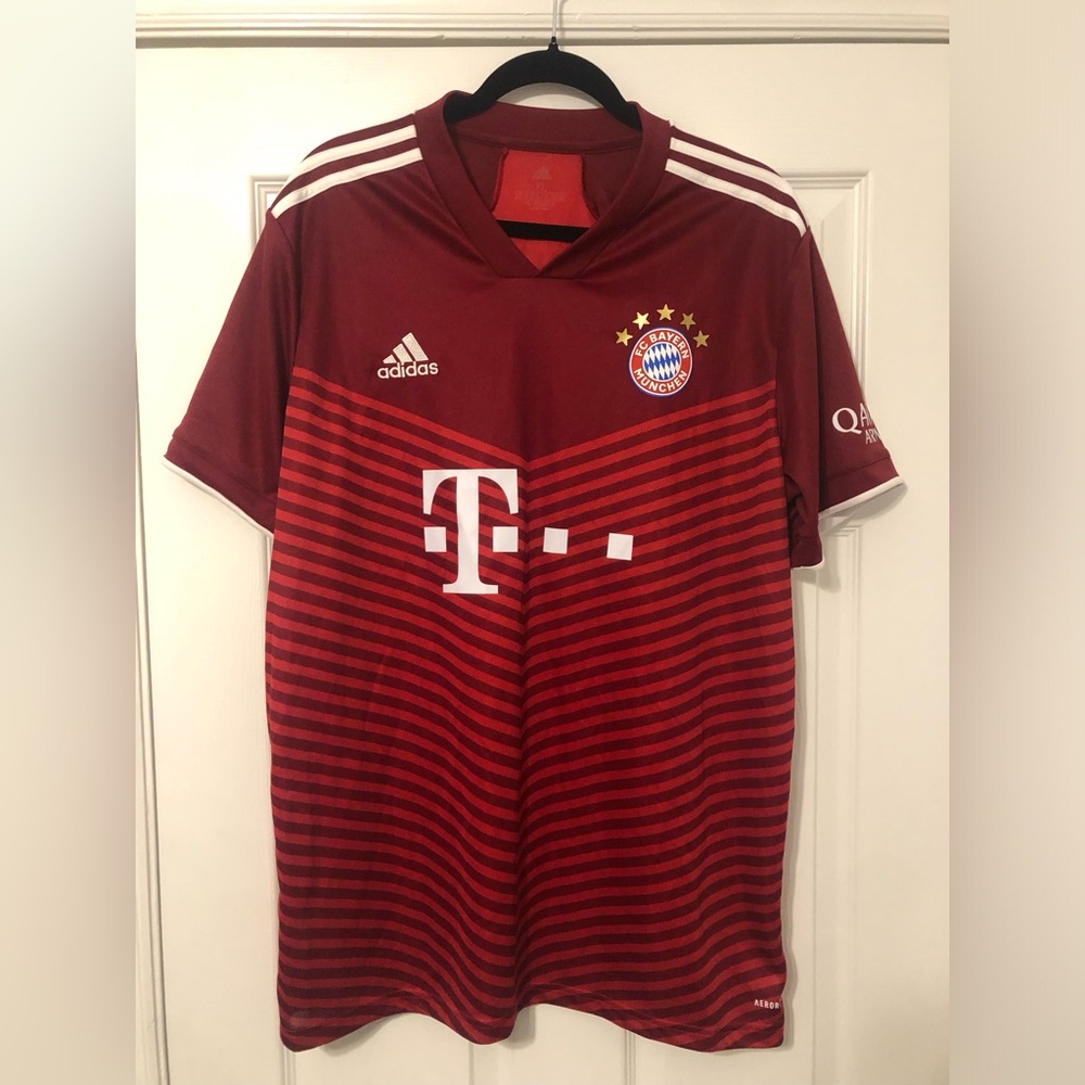 Adidas Mens Bayern Munich jersey. Size XL. NWT.